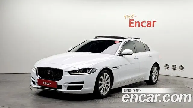 Jaguar XE 2016 — photo 1