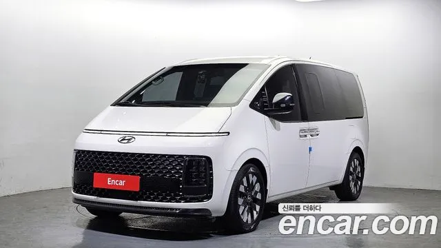 Hyundai Staria 2022 — photo 1