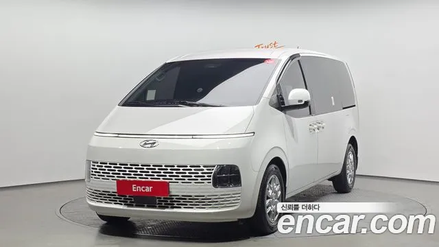 Hyundai Staria 2023 — photo 1