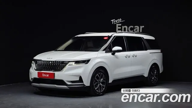 Kia Canival 2023 — photo 1