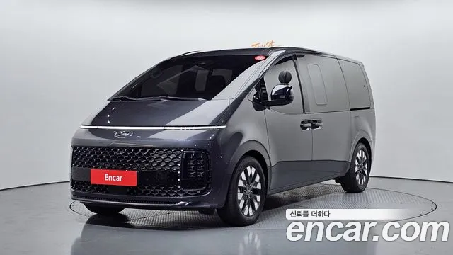 Hyundai Staria 2022 — photo 1