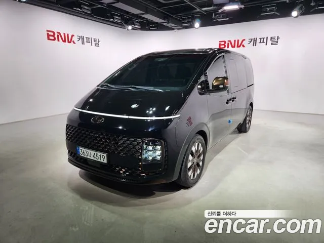 Hyundai Staria 2023 — photo 1