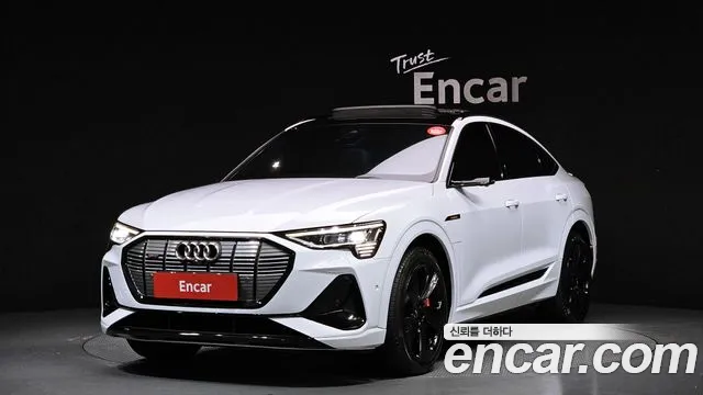 Audi e-tron 2022 — photo 1