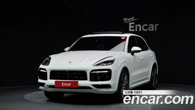 Porsche Cayenne 2021 — photo 1