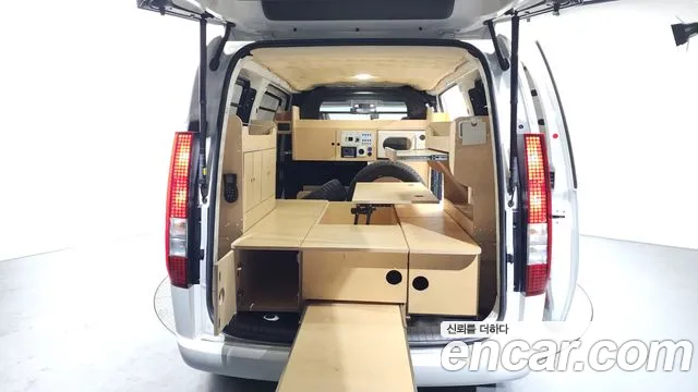 Hyundai Staria 2023 — photo 1