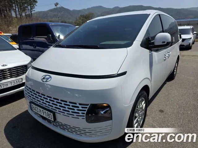 Hyundai Staria 2023 — photo 1