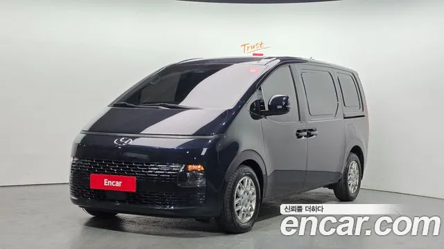 Hyundai Staria 2023 — photo 1