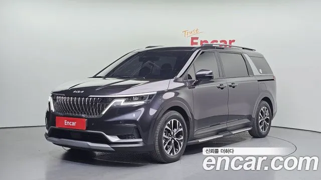 Kia Canival 2023 — photo 1