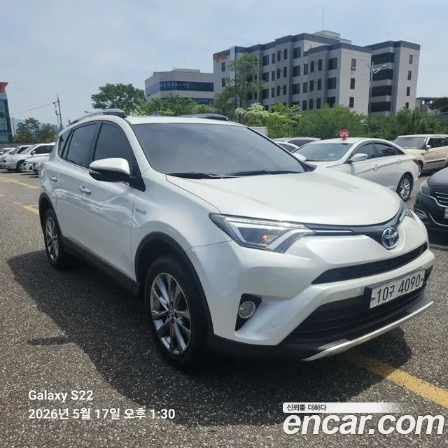 Toyota RAV4 2017 — photo 1