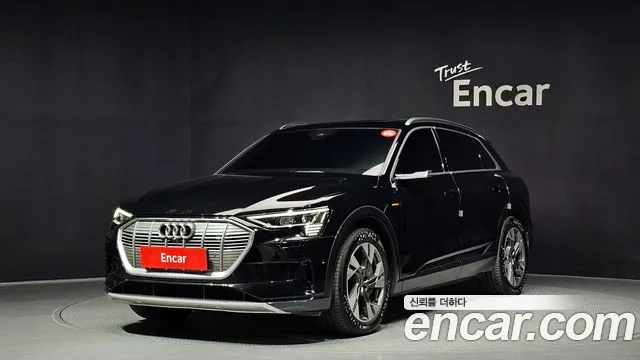 Audi e-tron 2022 — photo 1