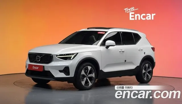 Volvo XC40 2023 — photo 1