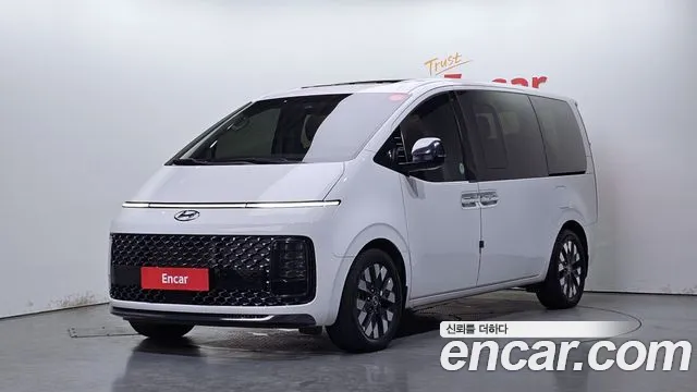 Hyundai Staria 2022 — photo 1