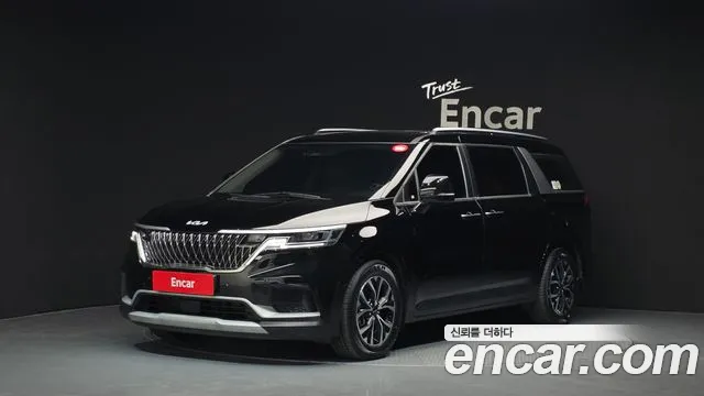 Kia Canival 2023 — photo 1