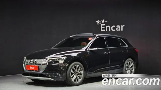 Audi e-tron 2020 — photo 1