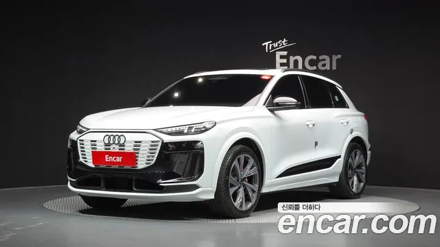 Audi SQ6 e-tron 2025 — photo 1