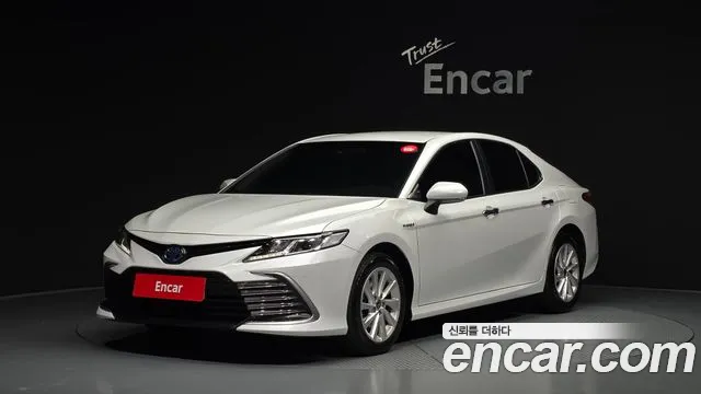 Toyota Camry 2024 — photo 1