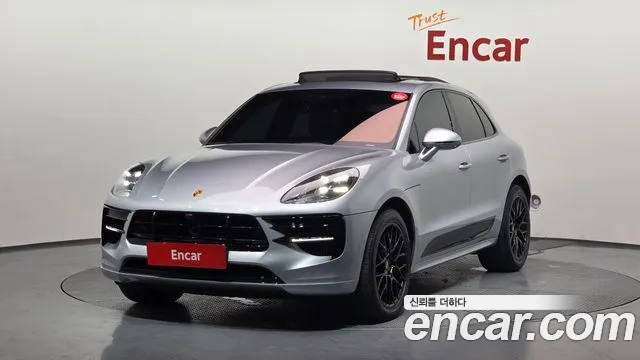 Porsche Macan 2021 — photo 1