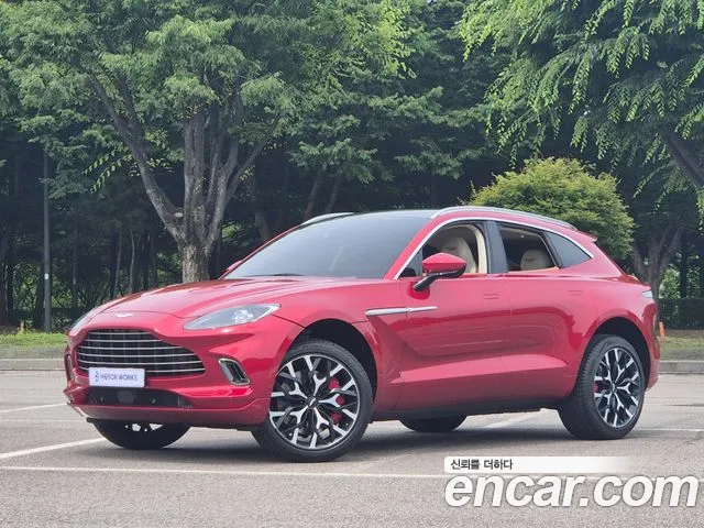 Aston Martin DBX 2022 — photo 1