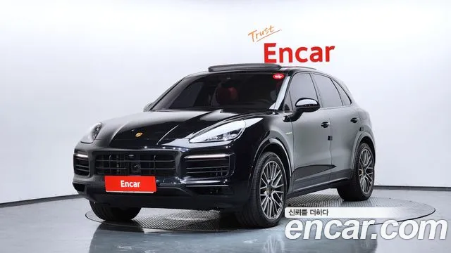 Porsche Cayenne 2023 — photo 1