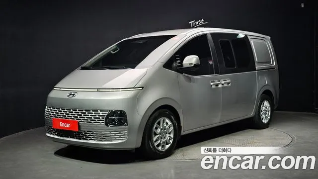 Hyundai Staria 2022 — photo 1
