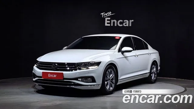 Volkswagen Passat 2022 — photo 1