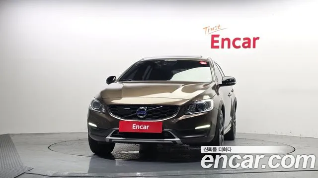 Volvo V60 2016 — photo 1