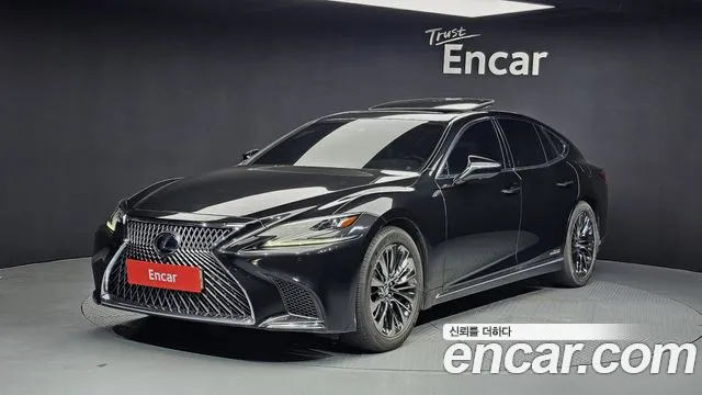 Lexus LS 2018 — photo 1