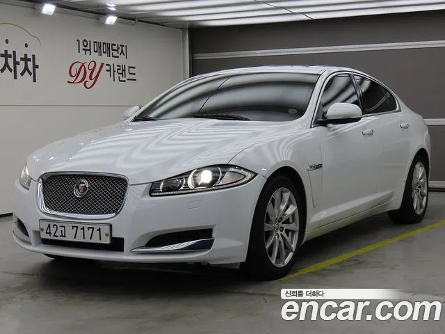 Jaguar XF 2015 — photo 1