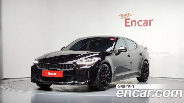 Kia Stinger 2023 — photo 1