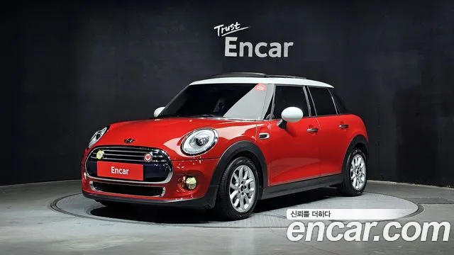 Mini Cooper 2017 — photo 1