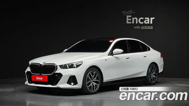 BMW 5-Series 2025 — photo 1