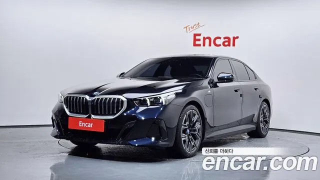 BMW 5-Series 2025 — photo 1