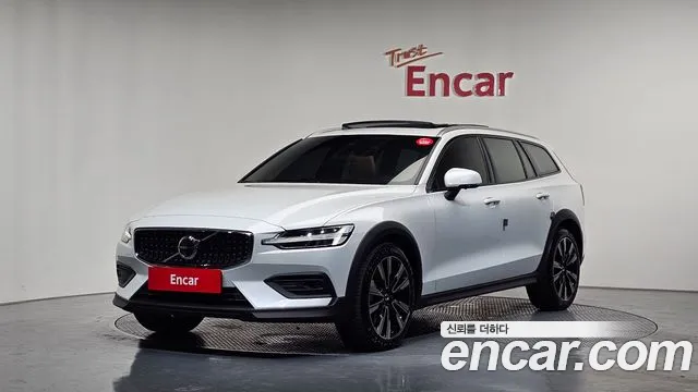 Volvo V60 2024 — photo 1