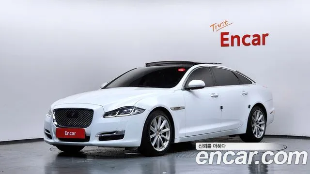 Jaguar XJ 2016 — photo 1