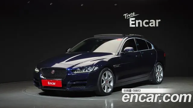 Jaguar XE 2019 — photo 1