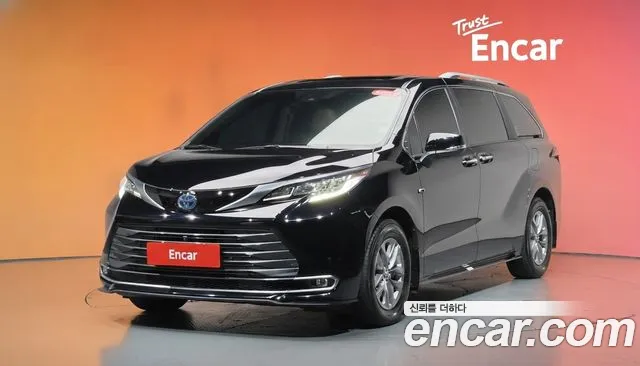 Toyota Sienna 2024 — photo 1