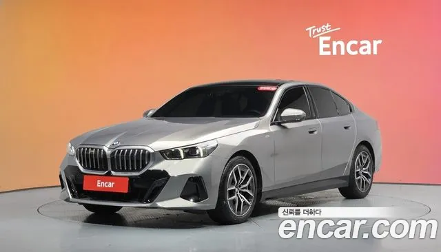 BMW 5-Series 2025 — photo 1