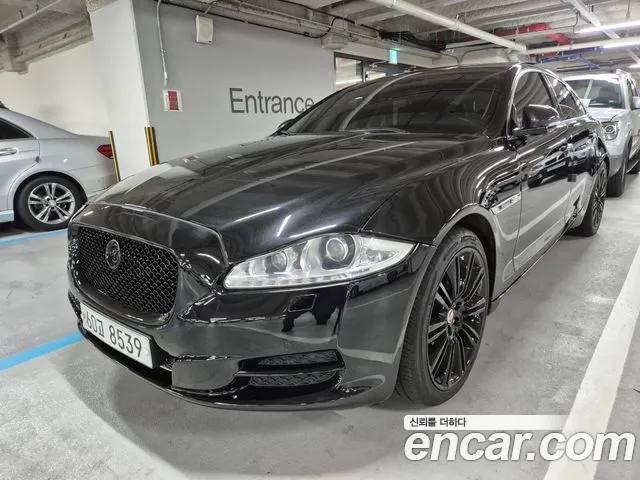 Jaguar XJ 2010 — photo 1