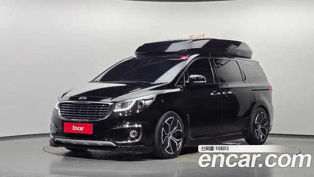 Kia Canival 2017 — photo 1