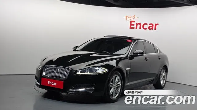 Jaguar XF 2012 — photo 1