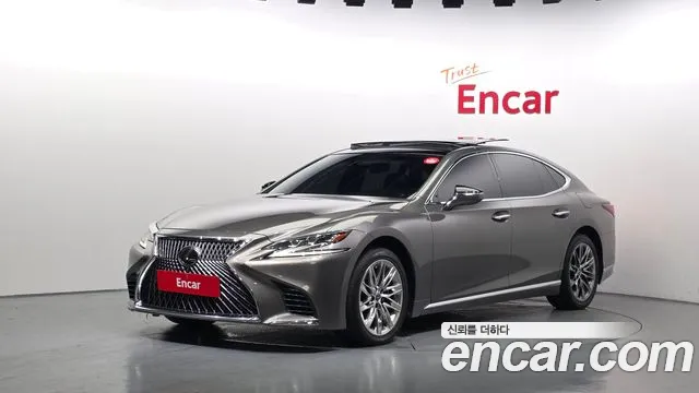 Lexus LS 2019 — photo 1