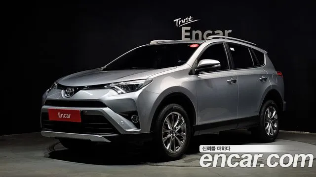 Toyota RAV4 2018 — photo 1