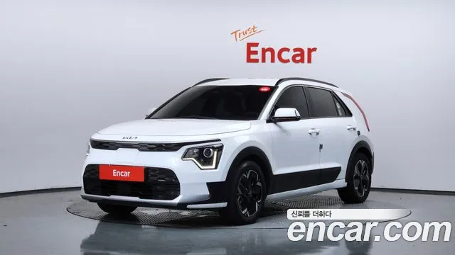 Kia Niro 2023 — photo 1