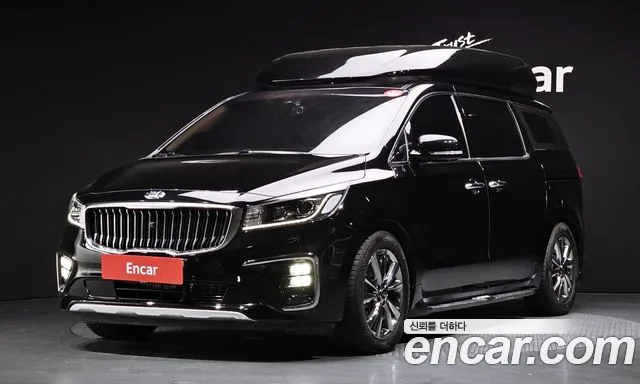 Kia Canival 2020 — photo 1