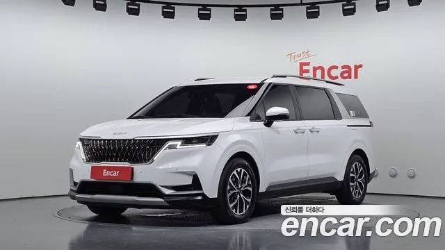 Kia Canival 2023 — photo 1
