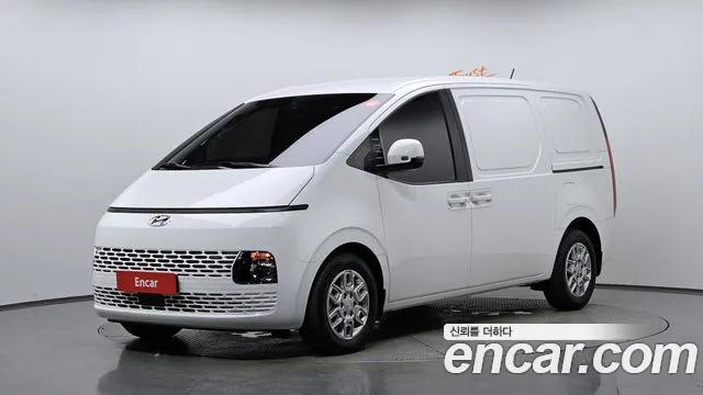 Hyundai Staria 2023 — photo 1