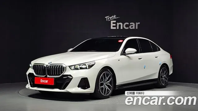 BMW 5-Series 2025 — photo 1