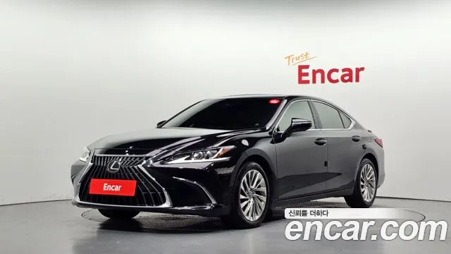 Lexus ES 2023 — photo 1