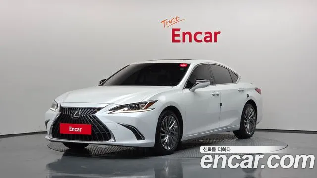 Lexus ES 2023 — photo 1