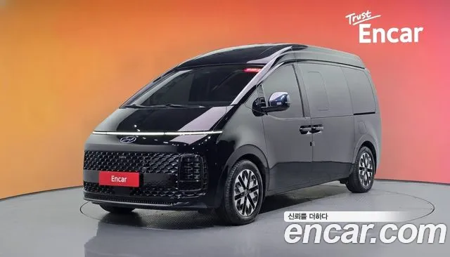 Hyundai Staria 2023 — photo 1